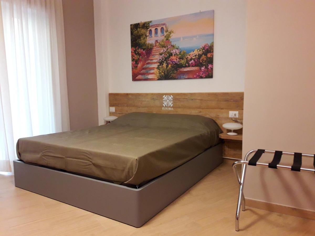 Euforia Napoli - Tre Sedi - Three Locations Panzió Kültér fotó